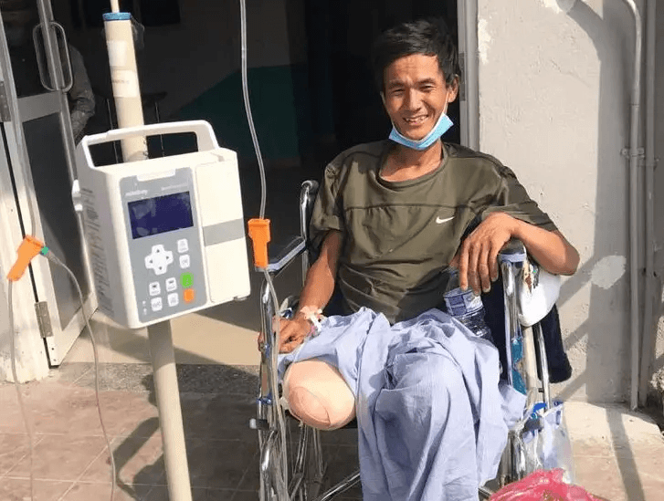 Helping a young man with septic leg to receive medical treatment